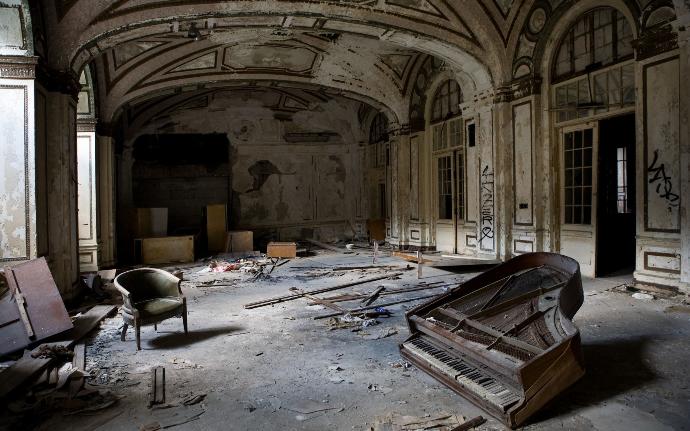 5 of the Most Hauntingly Arresting Abandoned Places in the World