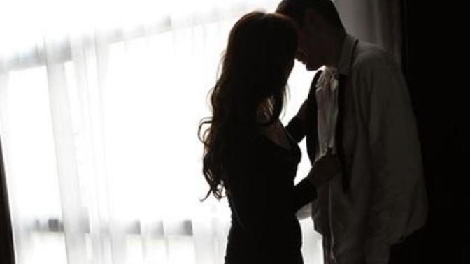 Dating the Dark Horse
