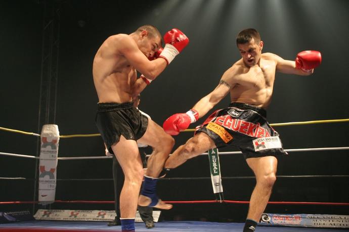 The difference between Muay Thai and Muay Boran, and the effectiveness of leg kicks