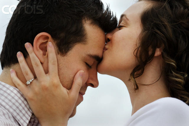 Finding Balance: The Very Distant and Ultra Clingy in Relationships 🔓🔒