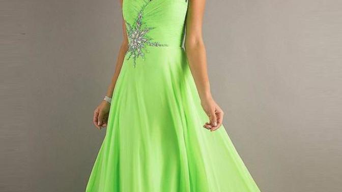 How to Look Absolutely Stunning In Your Prom Dress