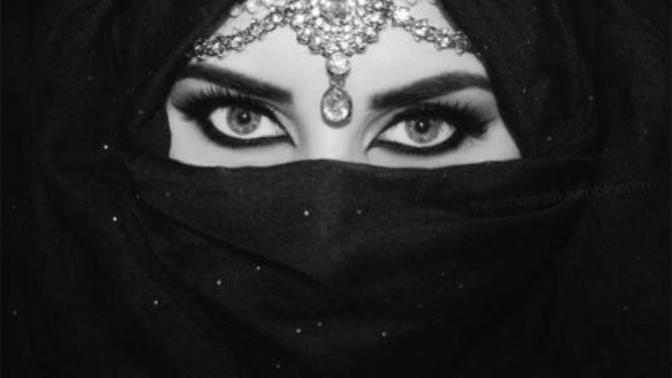 How Do Arab Girls Look Like "Under Their Burka"