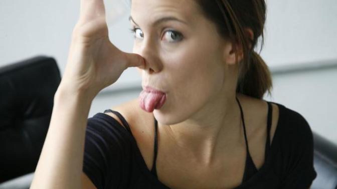 12 Rude/Pigheaded Things Females Do