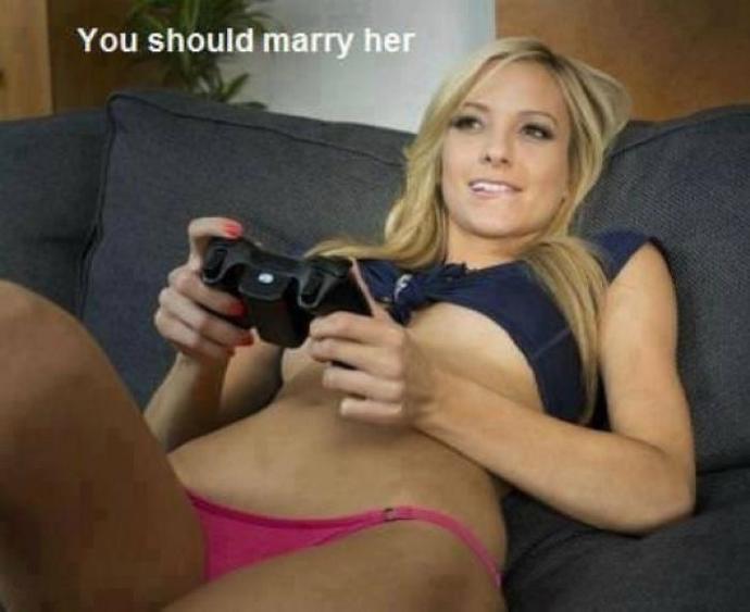 Advice for Girls Who Want to Try "Gaming" With Their Boyfriends