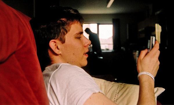 6 Real Reasons He isn't texting the girl back