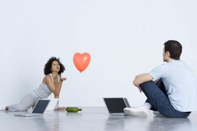 Love Knows No Distance: Tips and Tricks For a Successful Online Relationship