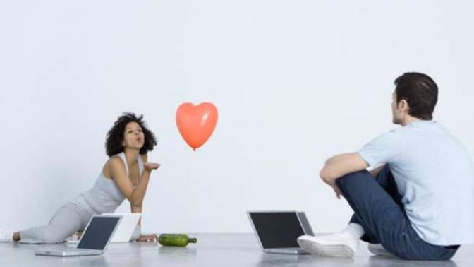 Love Knows No Distance: Tips and Tricks For a Successful Online Relationship