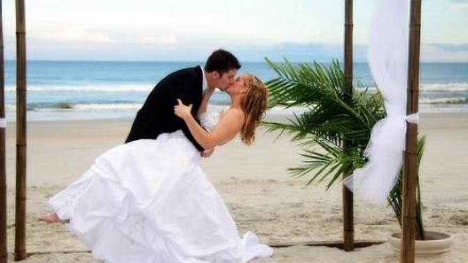 Why Do Newly-Wed Couples Kiss At The Wedding? Is It For Love?