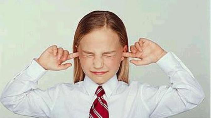 Why Ignoring That Girl You Like To Make Her Want You, Might Just Backfire On You