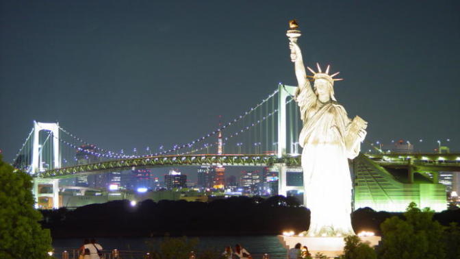 Want To See A Show? Pay A Visit To A New York Trainstation