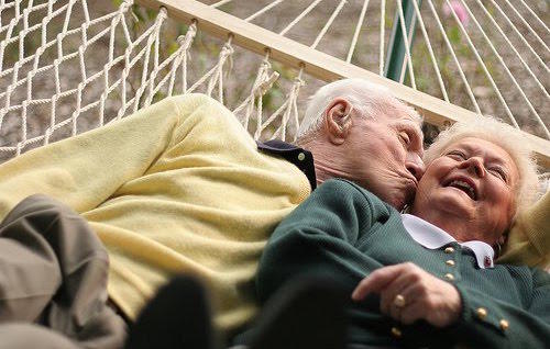 8 Simple Things Guys Do When They're in Love