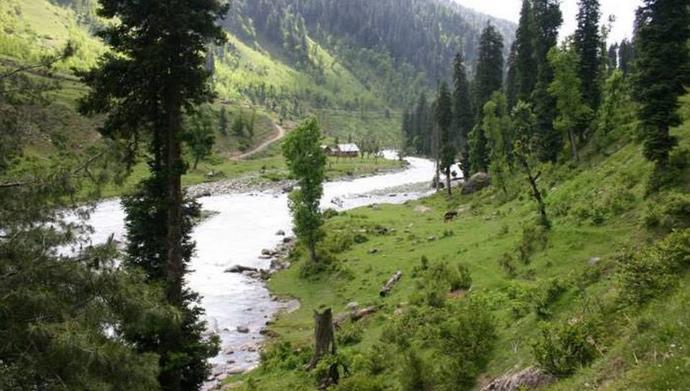 Traveling Through Kashmir: 4 Can't-Miss Tourist Attractions