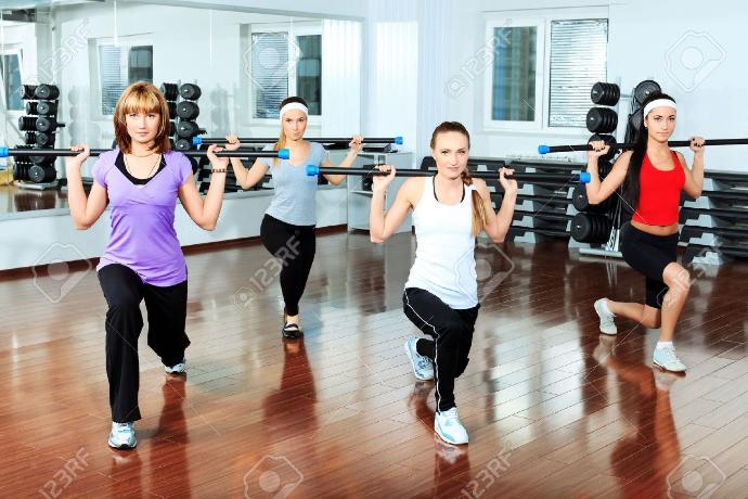 5 Items Every Women Needs At The Gym For An Awesome Workout