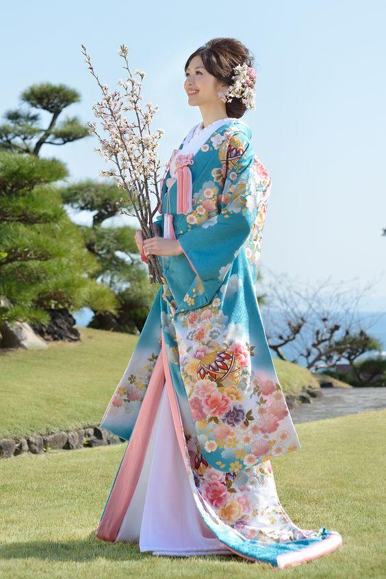 Traditional, Beautiful Dresses From Around the World: East Asian Edition