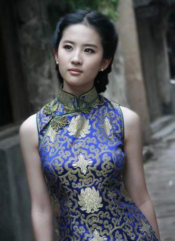 Traditional, Beautiful Dresses From Around the World: East Asian Edition