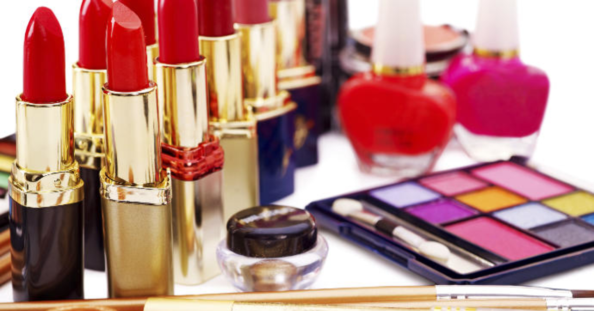 10 Essential Makeup Products for Beginners