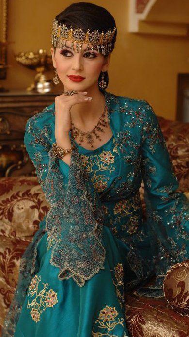 Traditional Beautiful Dresses From Around the World- Maghreb Edition