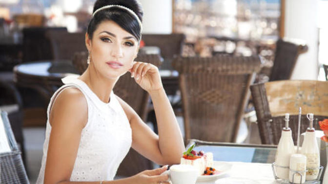 What Makes a Real Lady? 6 Essential Things