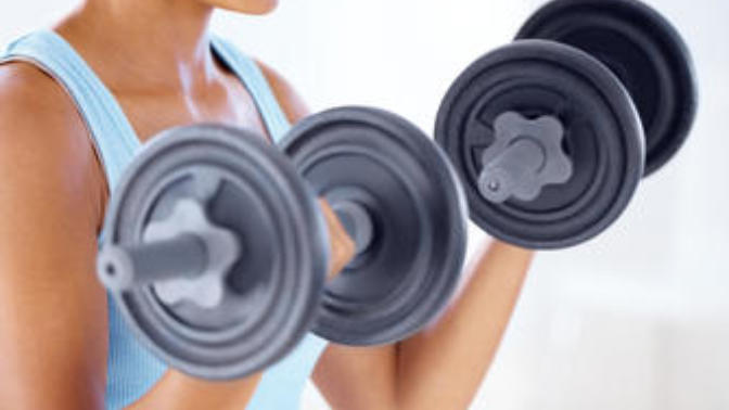 How To Get Your Girlfriend to Start Lifting Weights