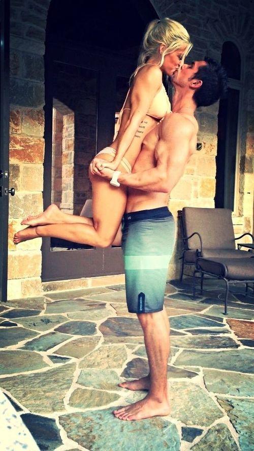 20 Cute Ways to Carry or Hold a Girl