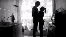 20 Cute Ways to Carry or Hold a Girl