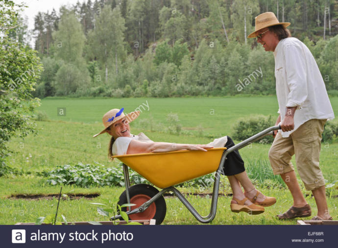 20 Cute Ways to Carry or Hold a Girl