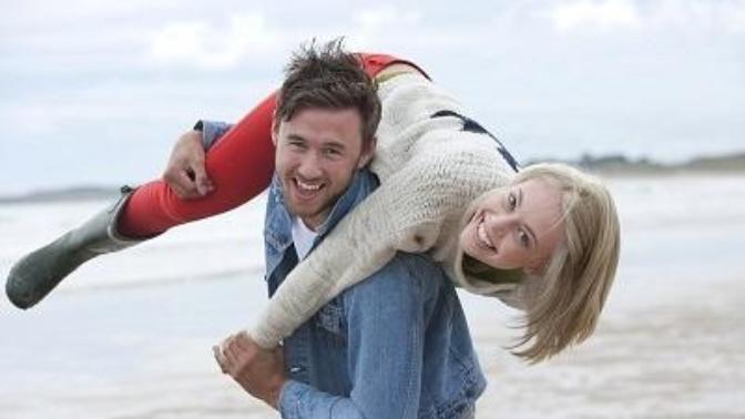 20 Cute Ways to Carry or Hold a Girl