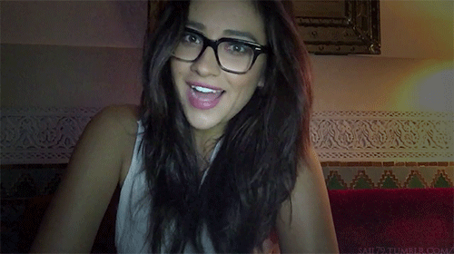 10 Sexy Women Wearing Glasses