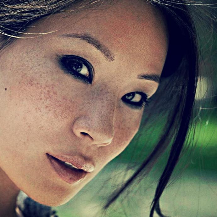 10 Celebrity Cuties With Freckles