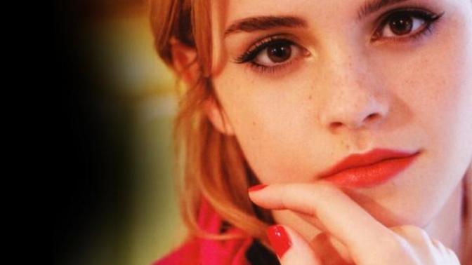 10 Celebrity Cuties With Freckles