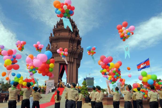 How 13 Other Countries Celebrate Their Independence Day 🇺🇸