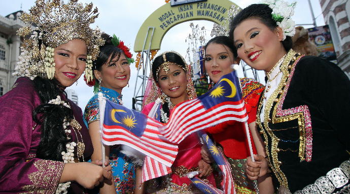 How 13 Other Countries Celebrate Their Independence Day 🇺🇸
