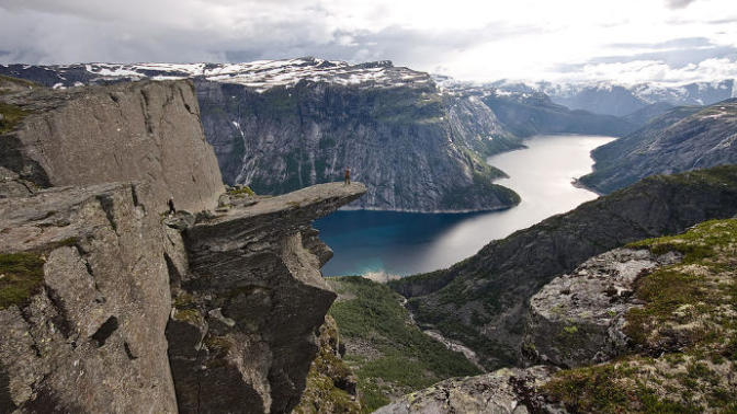 7 Romantic Places In Europe for Traveler Couples to Pop the Question