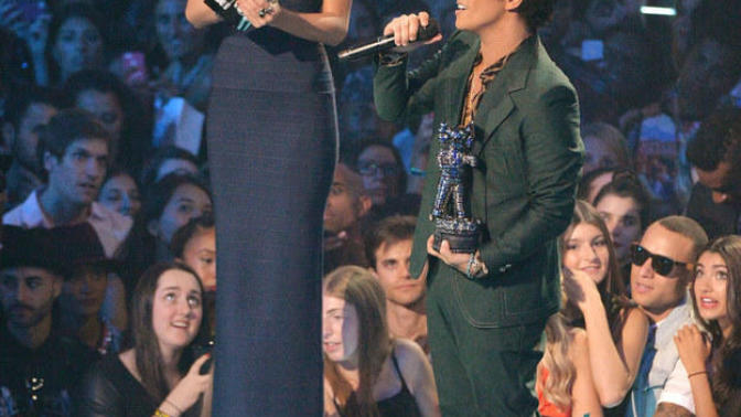 25 Thoughts Tall Girls Have