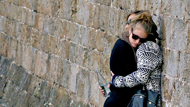 7 Ways to Console an Emotionally Distressed Person