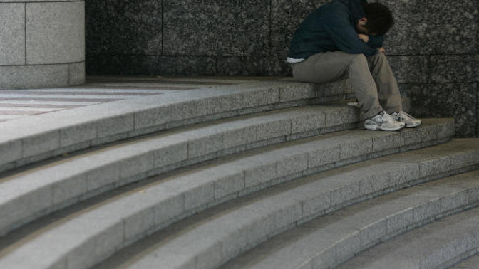 7 Ways to Console an Emotionally Distressed Person