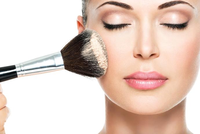 Makeup Does Not Make a Girl Look Fake
