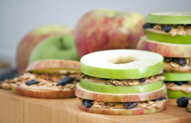 Healthy Snacks to Keep You on Track 👍
