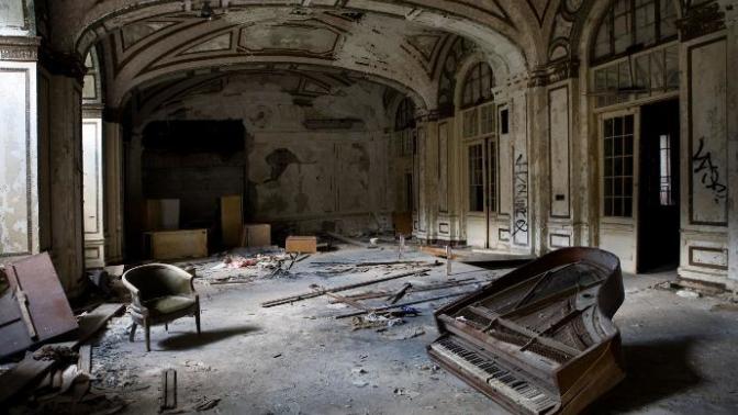 5 of the Most Hauntingly Arresting Abandoned Places in the World
