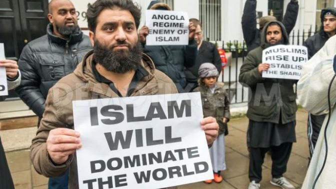 Anti-Fascist and His Children Attacked by Muslims and Called "Filthy Whites"