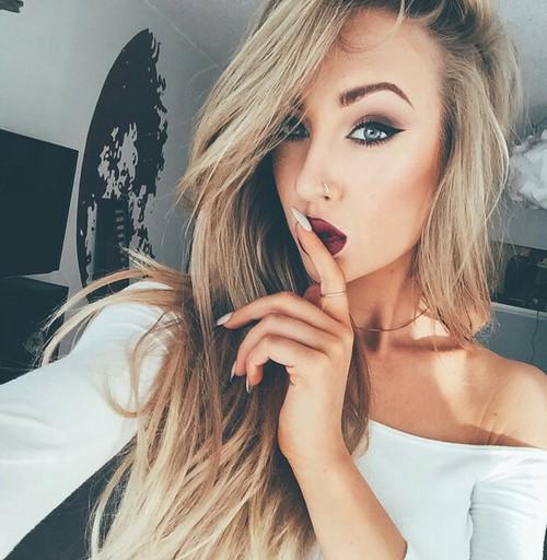 Hair and Nail Color Combinations: Which Are Ideal To Me, Which Are Not