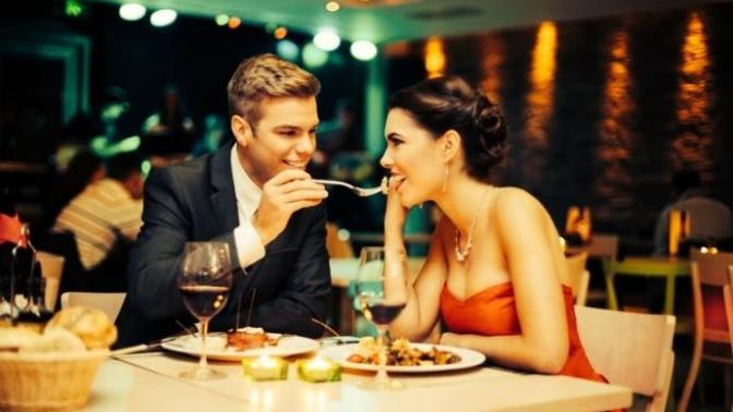 It's 2016: Who Should Pay For The First Date?