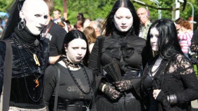 The Musical and Historical Differences Between Goth, Scene and Emo