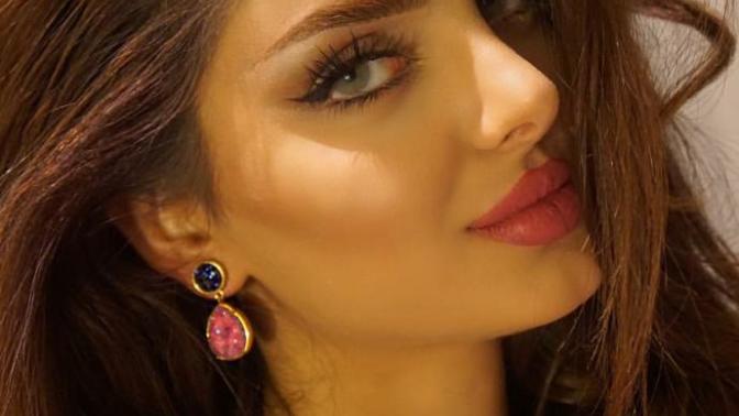 Top Hot Chicks With Fake Lips, Part 2