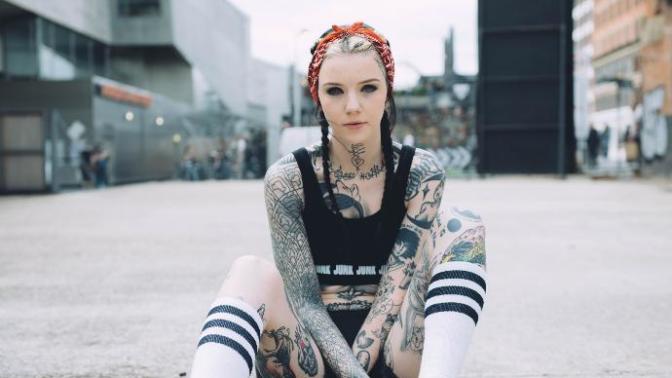 8 Gorgeous Girls I'd Go Lesbian For