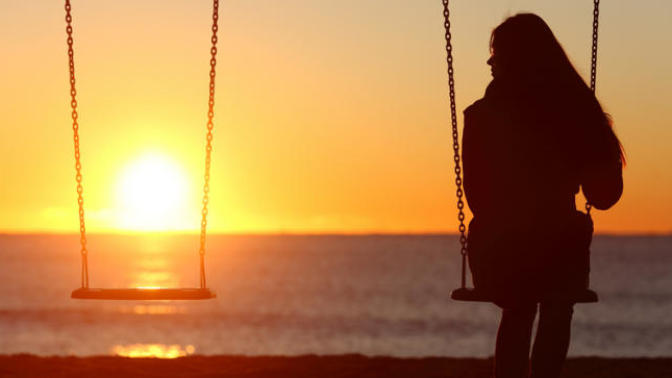 If a Girl Says She Can Be Alone Forever, She's Lying