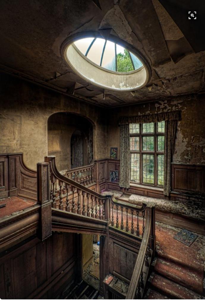 16 Beautiful and Creepy Houses