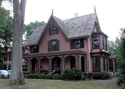 16 Beautiful and Creepy Houses