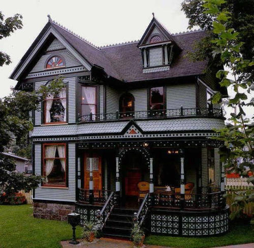 16 Beautiful and Creepy Houses