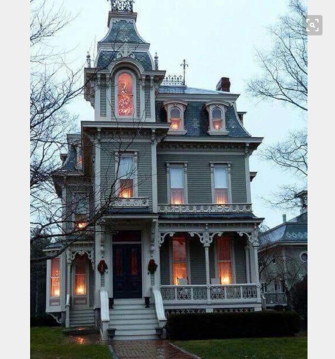 16 Beautiful and Creepy Houses